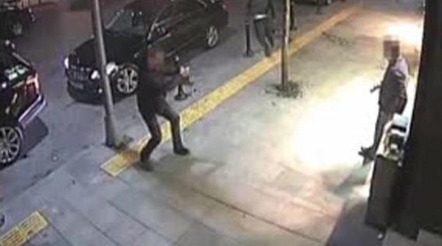 Gece Kul&uuml;b&uuml;nde &Ccedil;atışma G&uuml;venlik Kamerasında