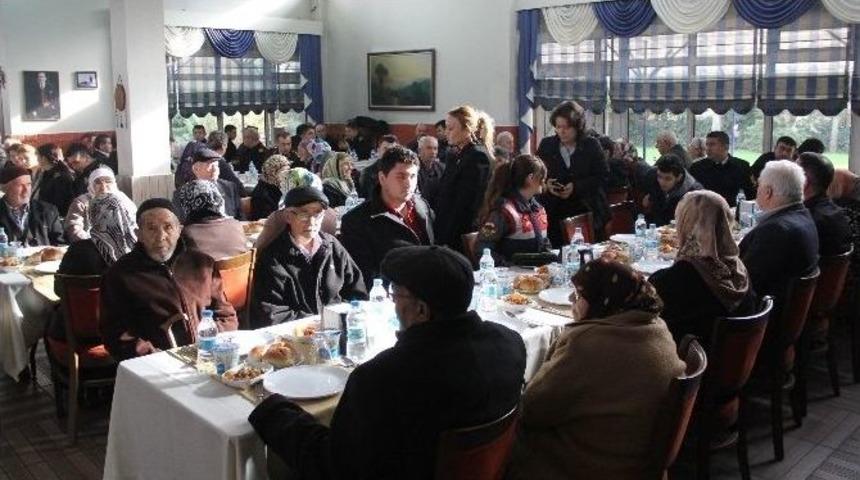 Şehit Aileleri Ve Gazilere Yemek