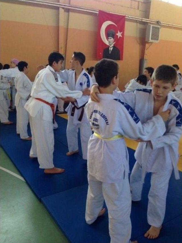 Yunusemre Belediyespor Judo Takımı&rsquo;ndan B&uuml;y&uuml;k Başarı 1