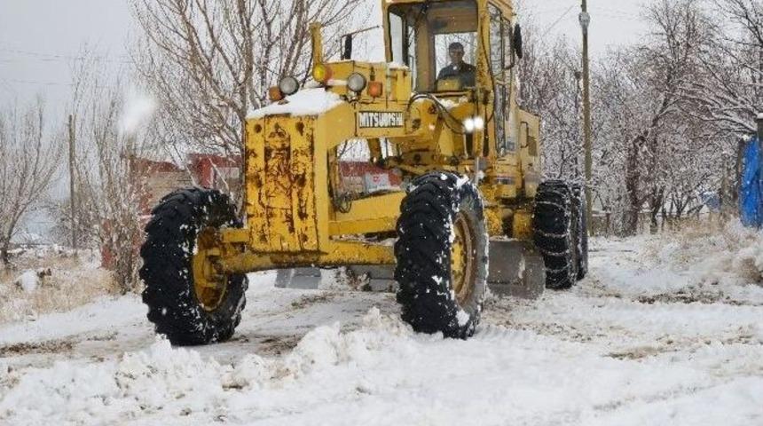 Tuşba Belediyesi&rsquo;nden Karla M&uuml;cadele &Ccedil;alışması