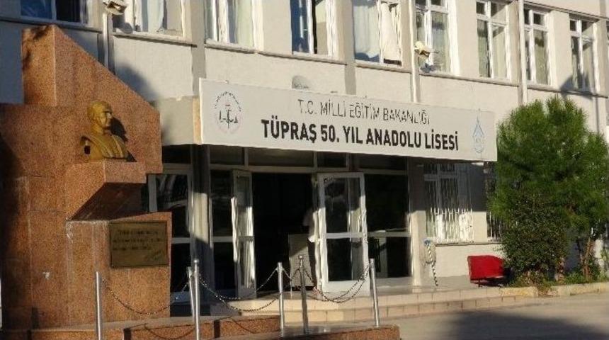 Sevgilisinden Ayrılan &Ouml;ğrenci Okulun Penceresinden Atladı