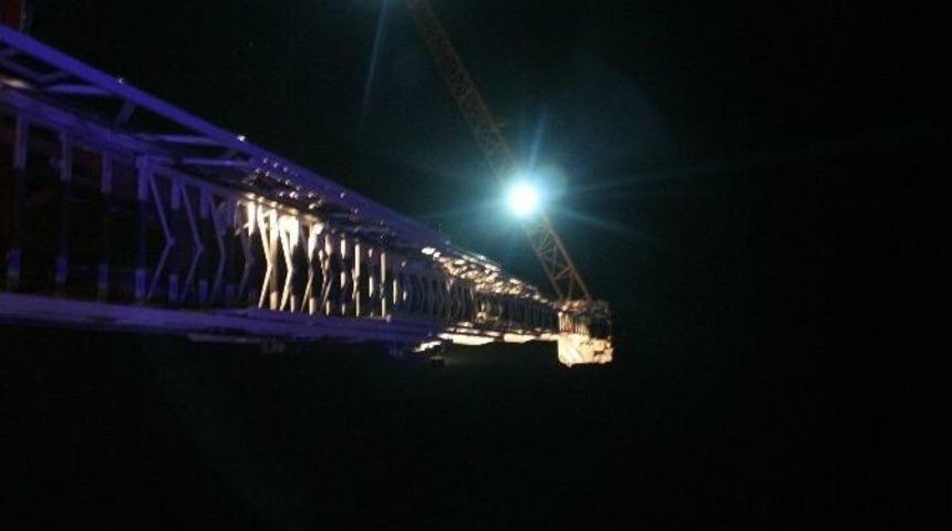 Parasını Alamayan İş&ccedil;iler Vincin Tepesine &Ccedil;ıktı