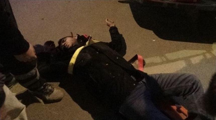 Otomobil Motosikletle &Ccedil;arpıştı, Motosiklet S&uuml;r&uuml;c&uuml;s&uuml; Yaralandı