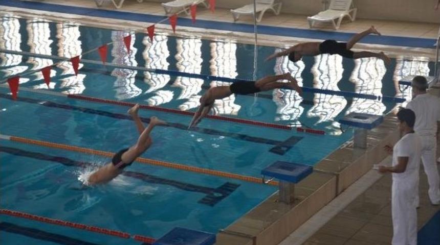 Aydın&rsquo;ın Başarılı Gen&ccedil; Y&uuml;z&uuml;c&uuml;leri &Ouml;d&uuml;llendirildi