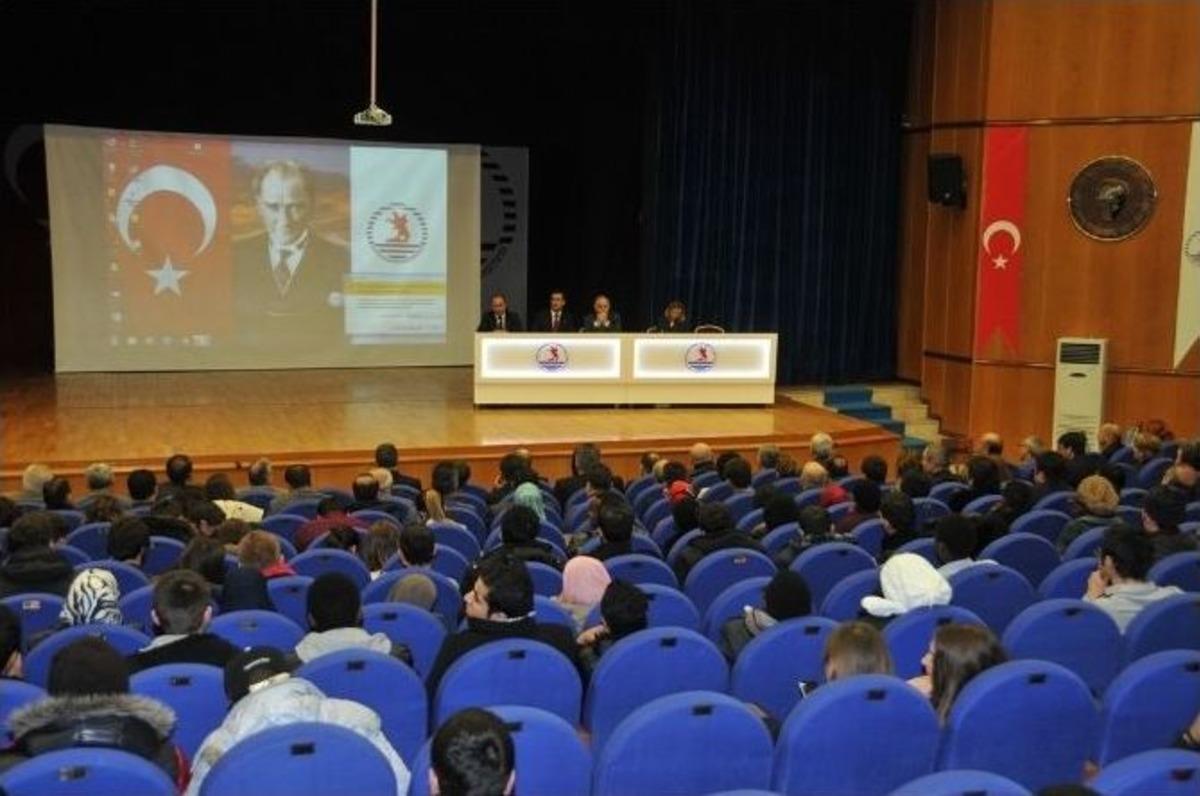 Rekt&ouml;r Akan Uluslararası &Ouml;ğrencilerle S&ouml;yleşi Yaptı