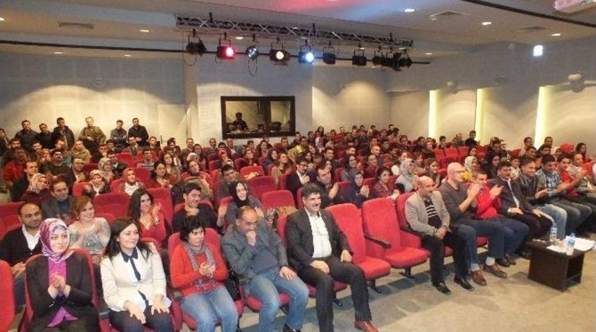 &Ouml;ğretmenlerden Şiir Ve M&uuml;zik Dinletisi