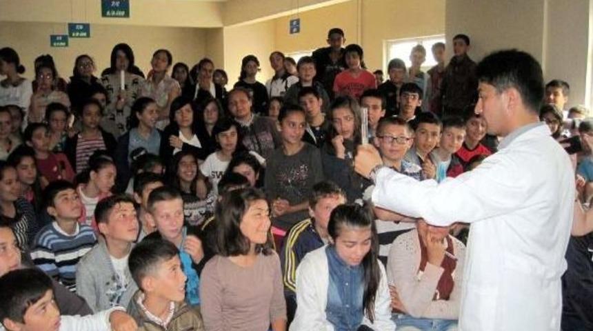 Yılın Fark Yaratan &Ouml;ğretmeni, K&ouml;y &Ccedil;ocuklarına Bilim Aşılıyor