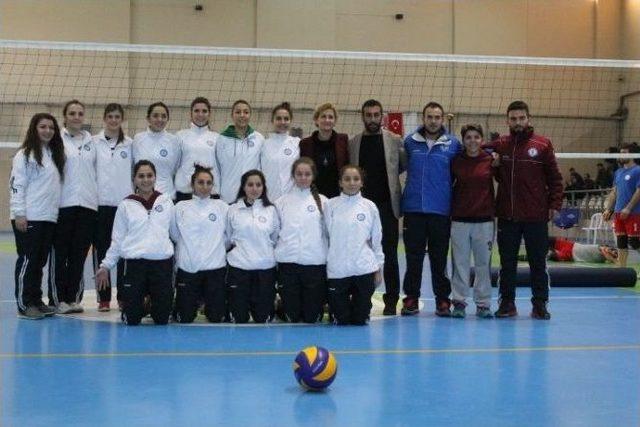 Bü Voleybol Takımı Şampiyon Oldu