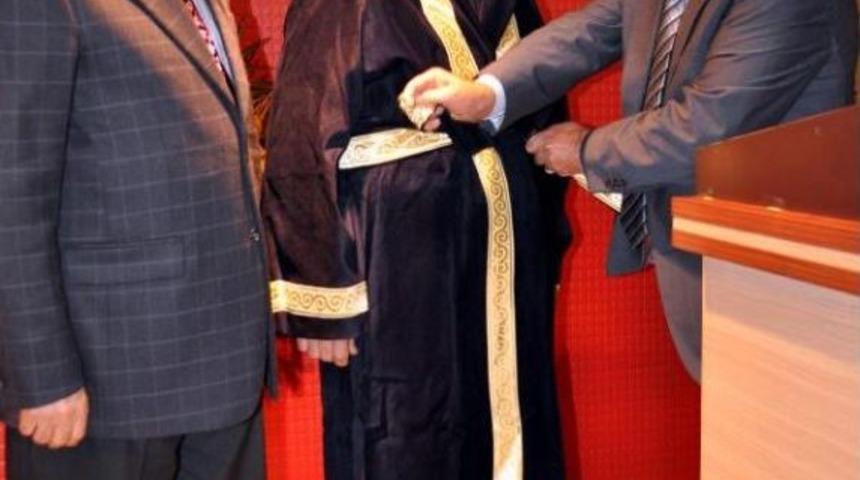 Kayserili Ahi, Kaftanını Gecikmeli Giydi