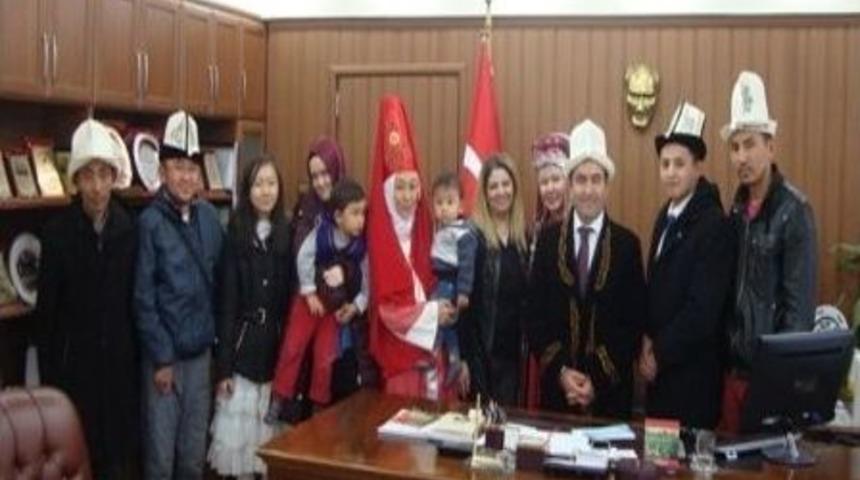 Kırgızlardan Kaymakam Nesim Babahanoğlu&rsquo;na Ziyaret