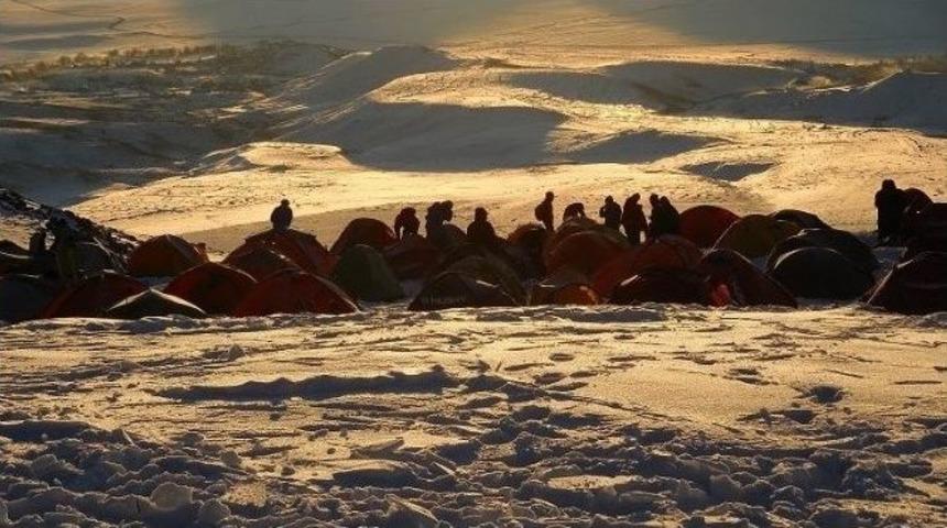 Allahuekber Şehitleri Anma 100 Yıl Kış Zirve Tırmanışı Tamamlandı