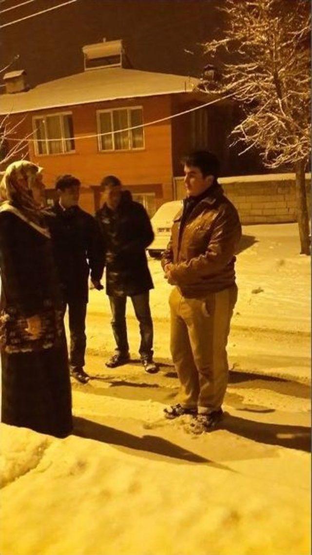 Kadın Başkan&rsquo;ın Gece Mesaisi 1