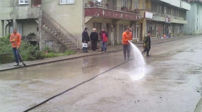 Filyos Belediyesi Cadde Ve Sokakları Yıkamaya Başladı