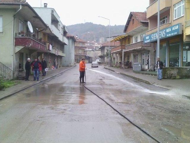 Filyos Belediyesi Cadde Ve Sokakları Yıkamaya Başladı