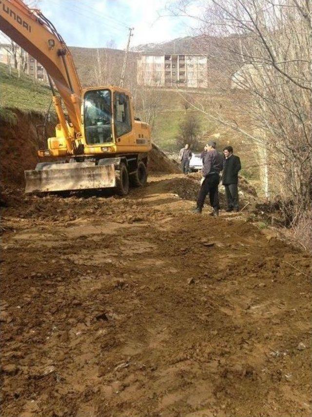 Bahçesaray’da Yol Ve Alt Yapı Çalışmaları Devam Ediyor