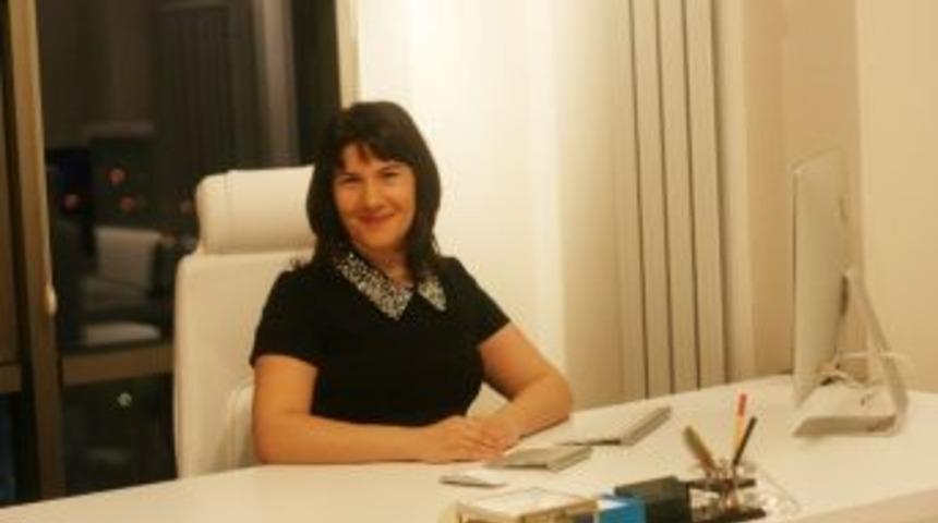 Şişeden Su İ&ccedil;mek Dudak Etrafında Kırışıklara Neden Oluyor