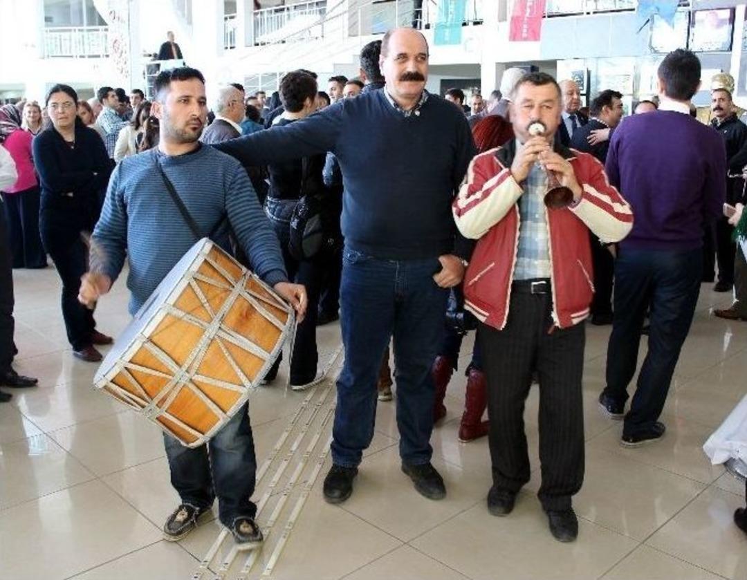 Eşine Şiddet Uygulayan Kocanın İkramiyesi Eşine Verilecek