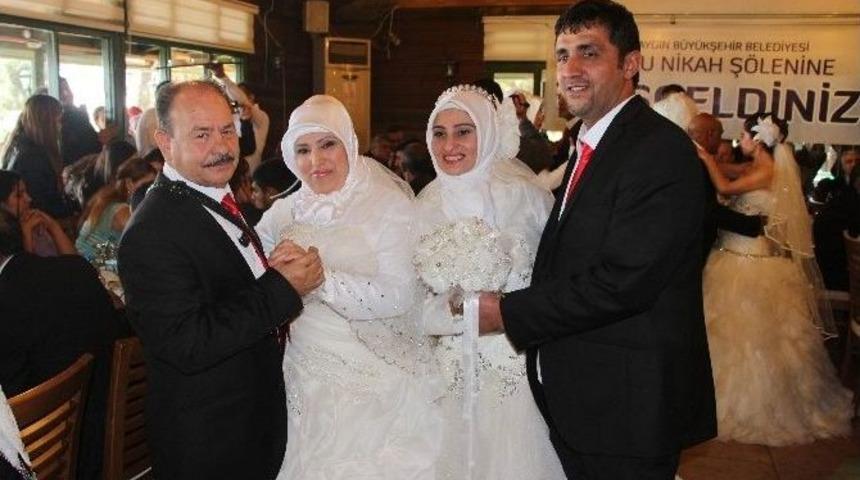 Aydın B&uuml;y&uuml;kşehir 22 &Ccedil;ifti Evlendirdi