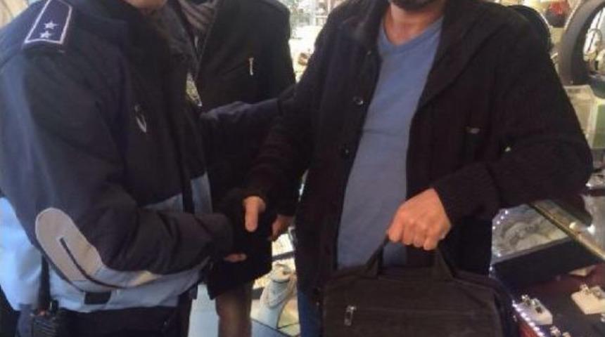 Partka Bulunan Altın Dolu &Ccedil;anta Sahibine Teslim