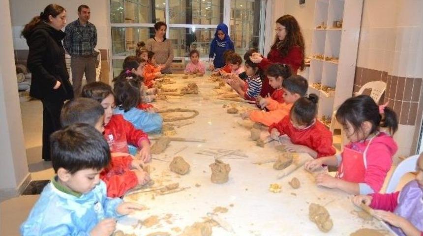 Sanat Galerisi&rsquo;ne &Ouml;ğrenci İlgisi