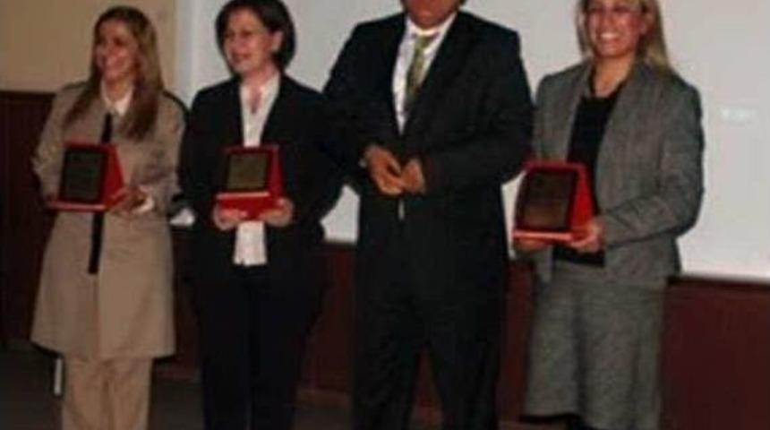 Nizip&rsquo;te &lsquo;&lsquo;akıllı İla&ccedil; Kullanımı Ve G&uuml;venli Annelik&rsquo;&rsquo; Konulu Konferans