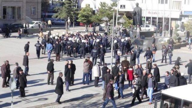 İşten Çıkarılan 34 Kişi, Eylem Yapınca Gözaltına Alındı