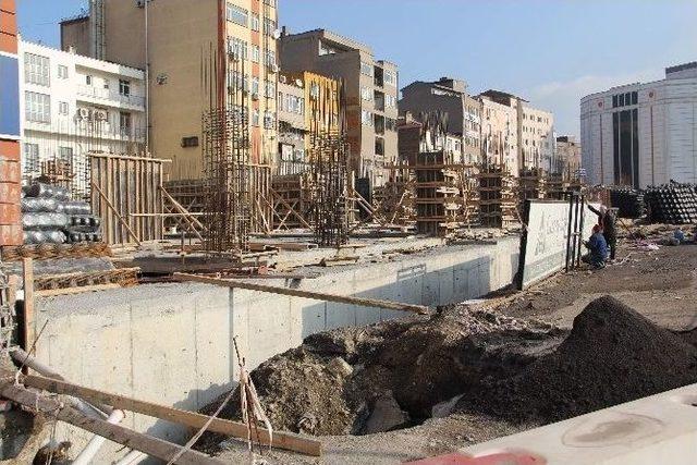 Belediye Ve İş Merkezi İnşaatları Tüm Hızıyla Sürüyor