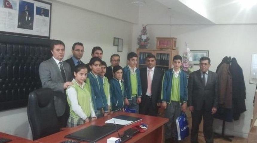 Akdağmadeni Kaymakamlığından &Ouml;ğrencilere Giysi Yardımı