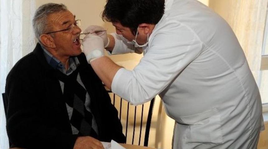 Yozgat&rsquo;ta Huzurevi Sakinlerine Diş Macunu Ve Fır&ccedil;a Dağıtıldı