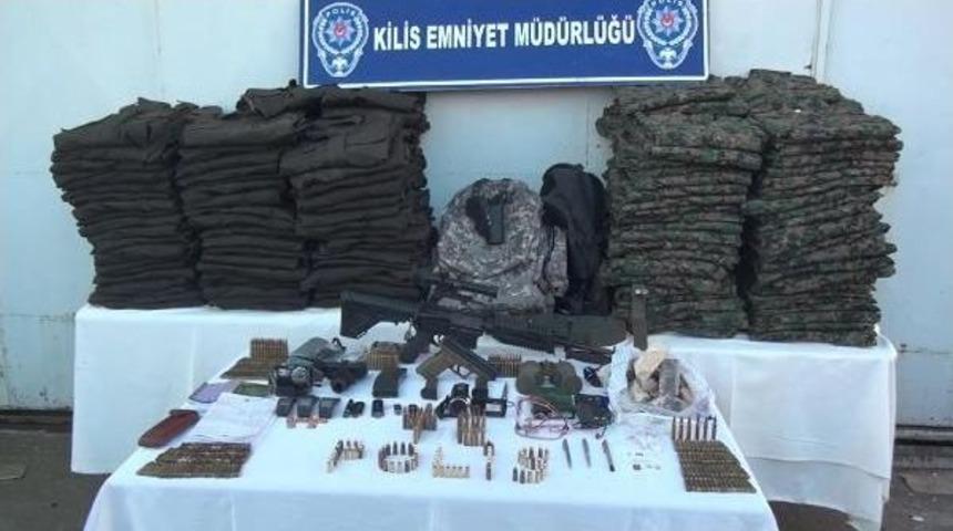 Kilis'te, Suriye Plakalı Minib&uuml;sten Cephanelik &Ccedil;ıktı