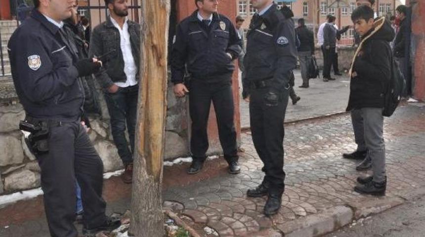 Okul &Ouml;n&uuml;nde Bekleyene 189 Lira Ceza