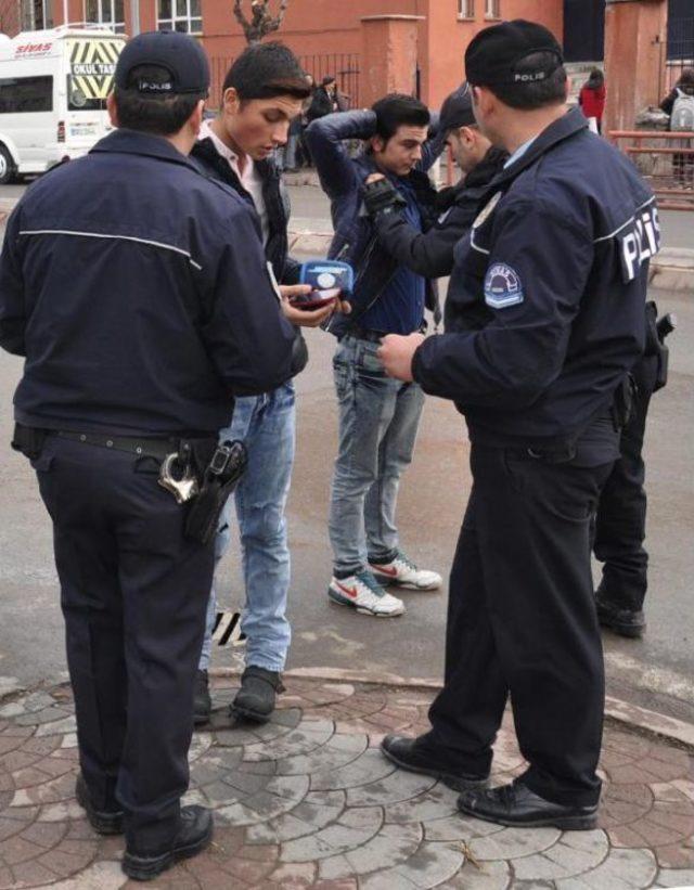 Okul &Ouml;n&uuml;nde Bekleyene 189 Lira Ceza 2