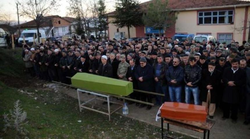 Kazada &Ouml;len 2 Aylık Zeynep Ve Anneannesi Toprağa Verildi