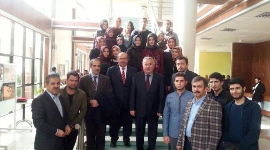 İlahiyat Fak&uuml;ltesi&rsquo;nden Sergi