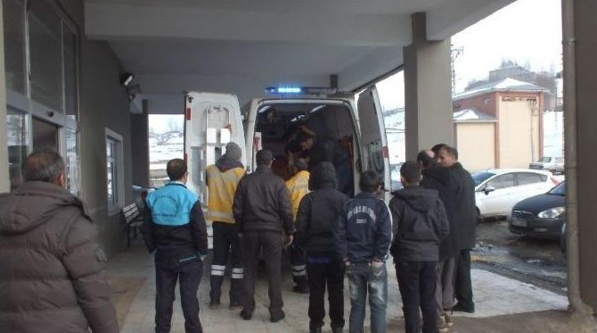 Malazgirt&rsquo;te Trafik Kazası: 3 Yaralı