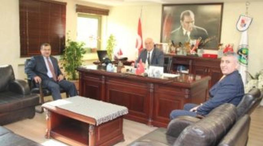 Başm&uuml;d&uuml;r Uzunkaya&rsquo;dan Başkan &Ccedil;i&ccedil;ek&rsquo;e Nezaket Ziyareti
