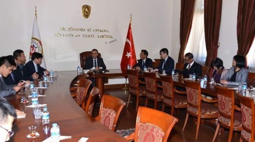 &Ccedil;in Halk Cumhuriyeti Heyetinden Vali T&uuml;rker&rsquo;e Ziyaret