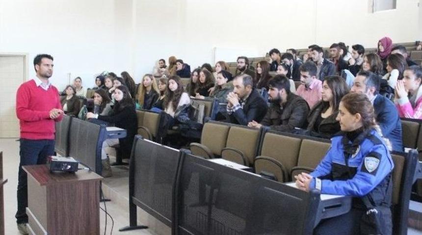 &Uuml;niversite &Ouml;ğrencilerine Seminer