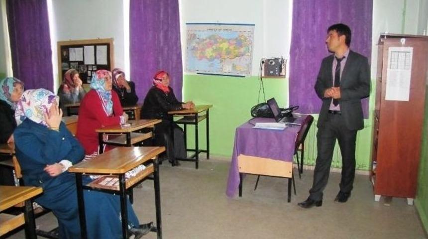 Velilere &ldquo;internet Ortamında &Ccedil;ocukların Cinsel İstismarının &Ouml;nlenmesi&rdquo; Eğitimi