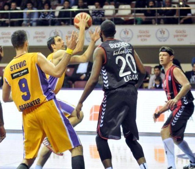 Royal Halı Gaziantep-Uşak Sportif: 84-81