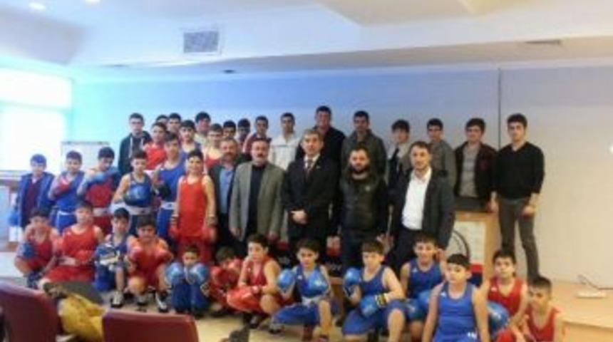 Dalkıran Boks Kul&uuml;b&uuml; &ldquo;g&ouml;n&uuml;lleri Okşayan Yumruk&rdquo; Projesini Başlattı