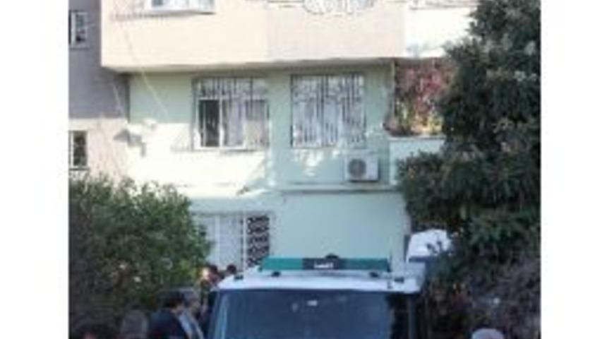 Eşini Ve &Ccedil;ocuklarını &Ouml;ld&uuml;r&uuml;p Kahve İ&ccedil;miş