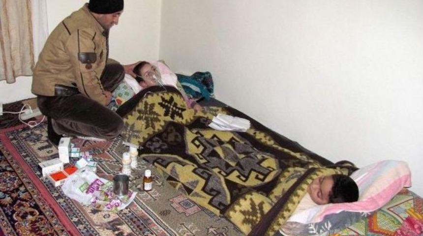 Suriyeli Baba Epilepsi Hastası 2 &Ccedil;ocuğu İ&ccedil;in Yardım Bekliyor