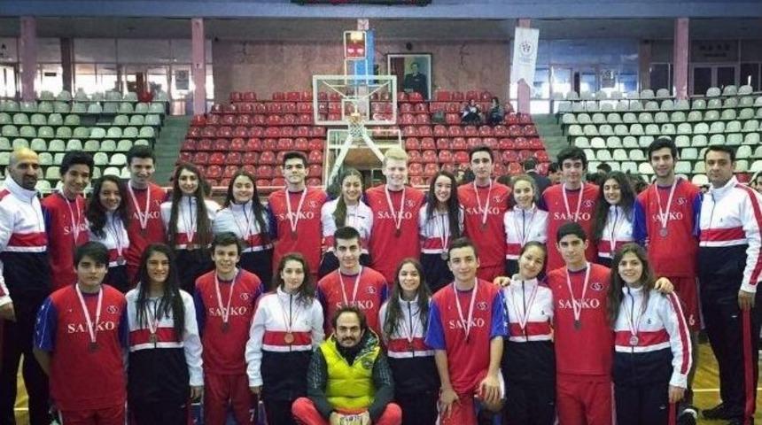 &Ouml;zel Sanko Okulları&rsquo;nın Basketbol Başarısı
