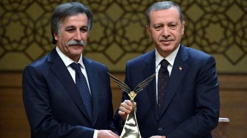 Rekt&ouml;r Keleştemur&rsquo;a Bilim &Ouml;d&uuml;l&uuml;