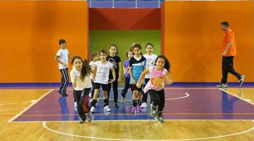 Bah&ccedil;eşehir Spor Kompleksi Profesyonel Takımlara Sporcu Yetiştiriyor