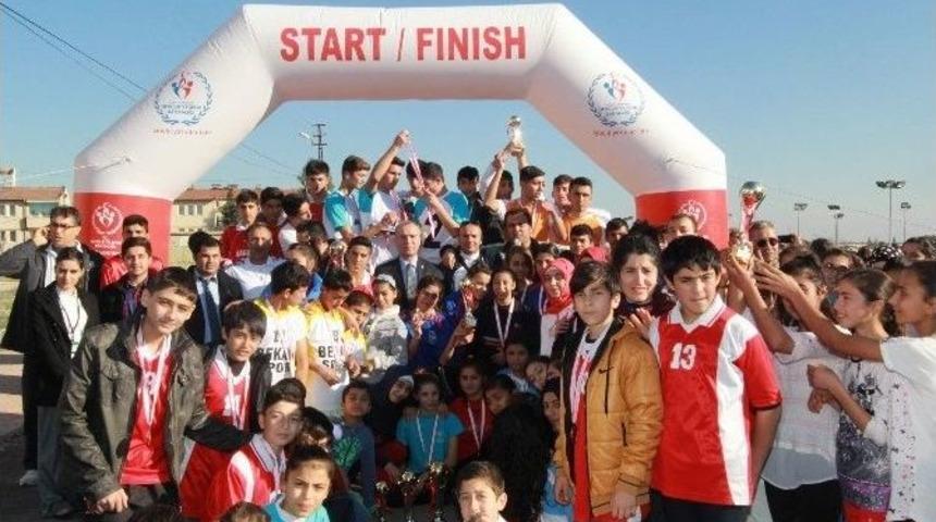 Okul Sporları Atletizm M&uuml;sabakaları Sona Erdi
