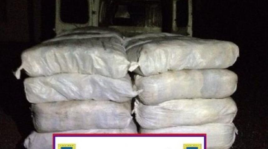 Hakkari'de 2.7 Ton Ka&ccedil;ak &Ccedil;ay Ele Ge&ccedil;irildi