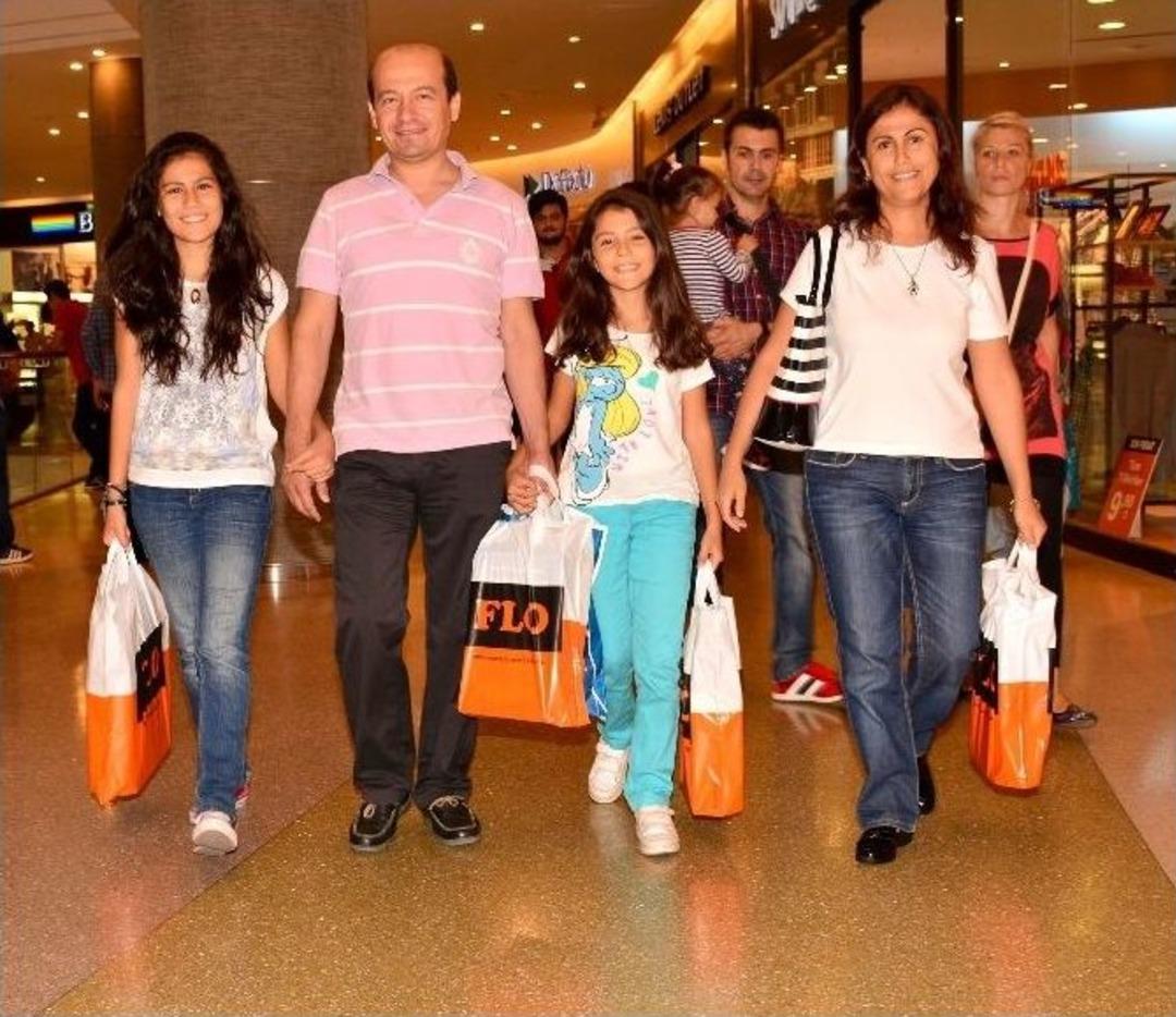 Yeni Yıl Coşkusu Vitrinlere Yansıdı