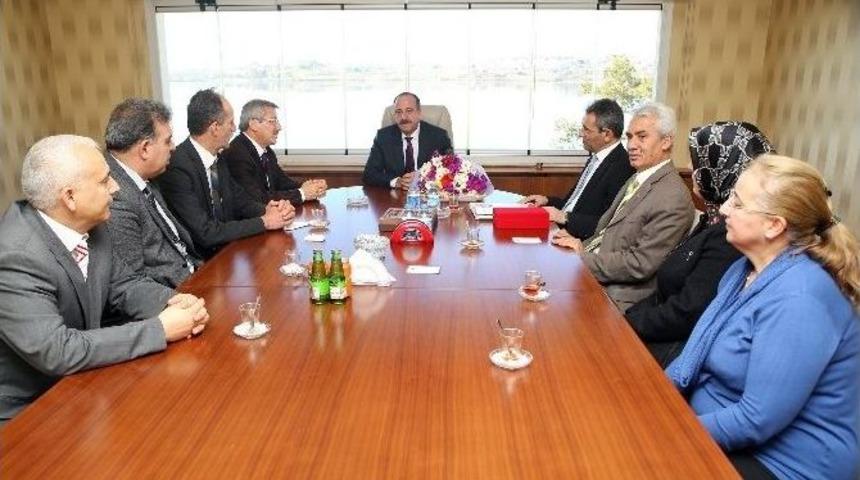 Başkan Duruay&rsquo;a Mesleki Eğitim Sendikası&rsquo;ndan Plaket